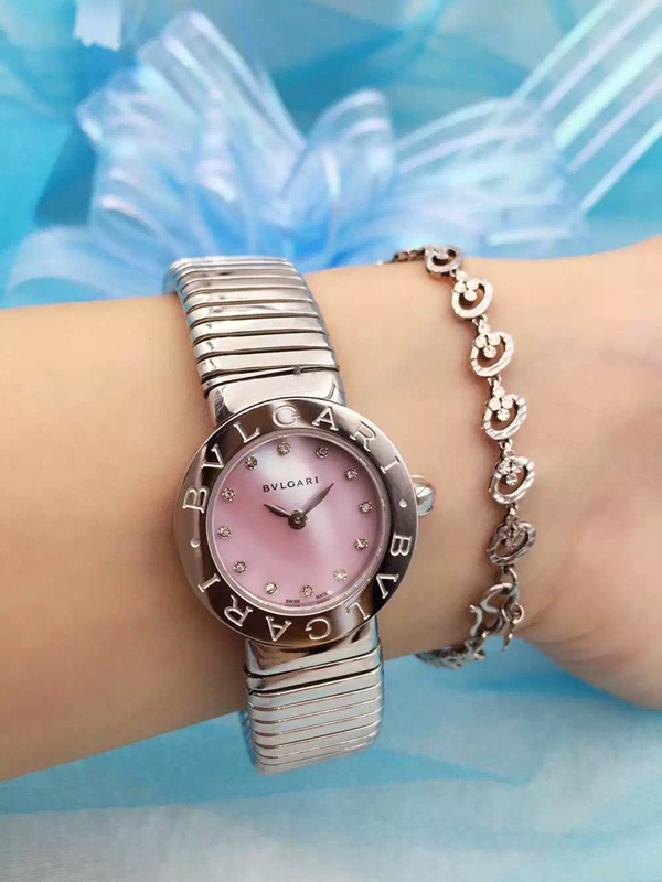 ブルガリ時計正面デザイン